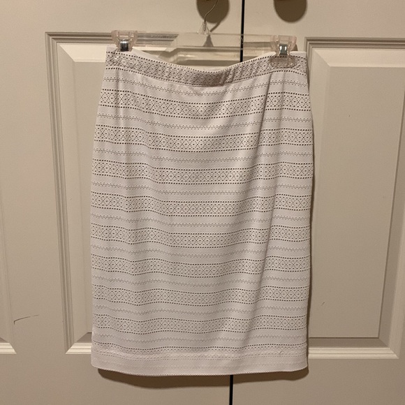 NWT BCBGMAXAZRIA White Bettie Eyelet Sweater Knit Skirt - Picture 4 of 8
